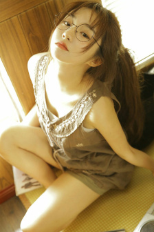 光屁股的女生内裤